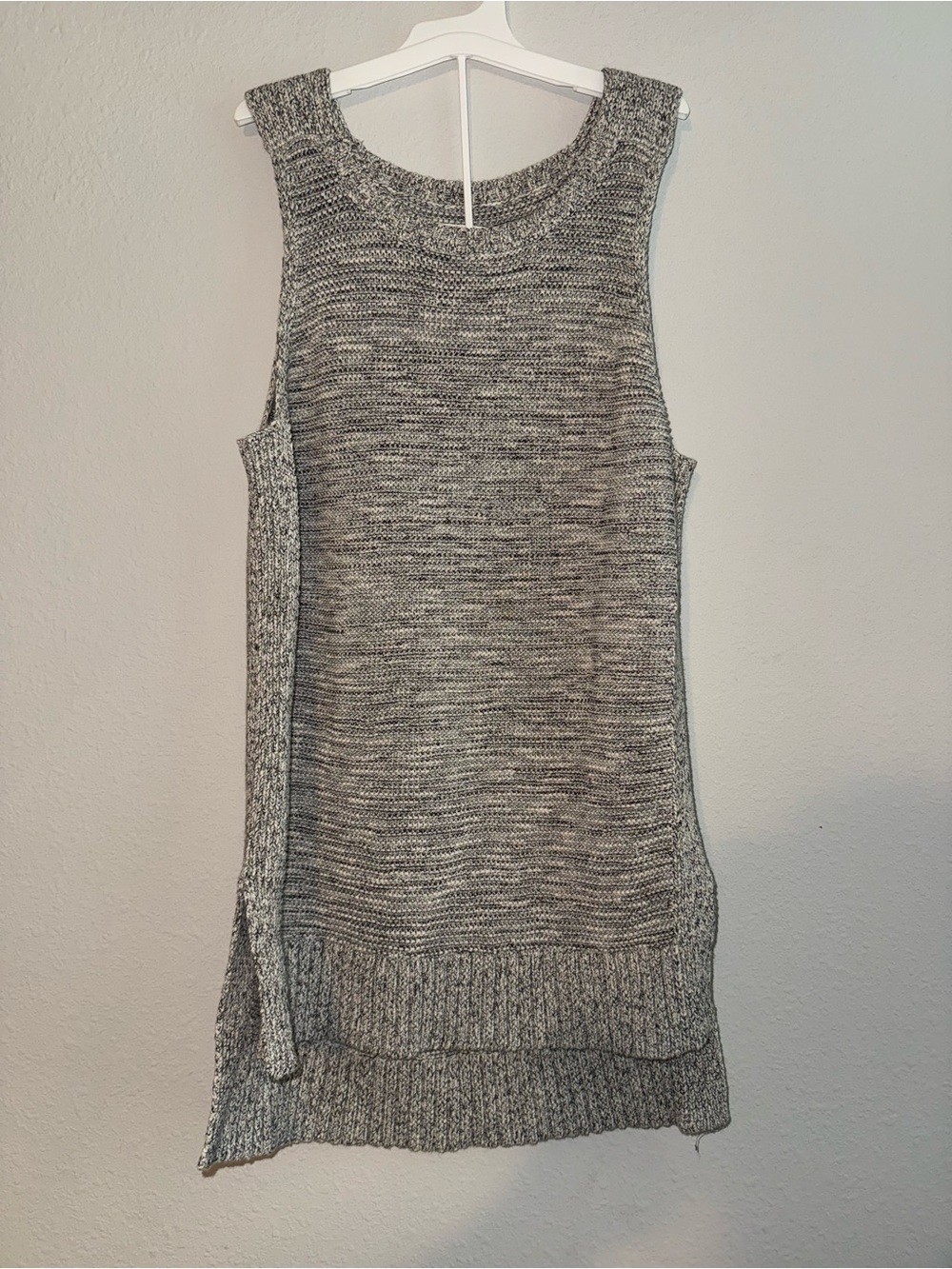 Lou & Grey Marled Knit Sleeveless Tunic in Black and Cream